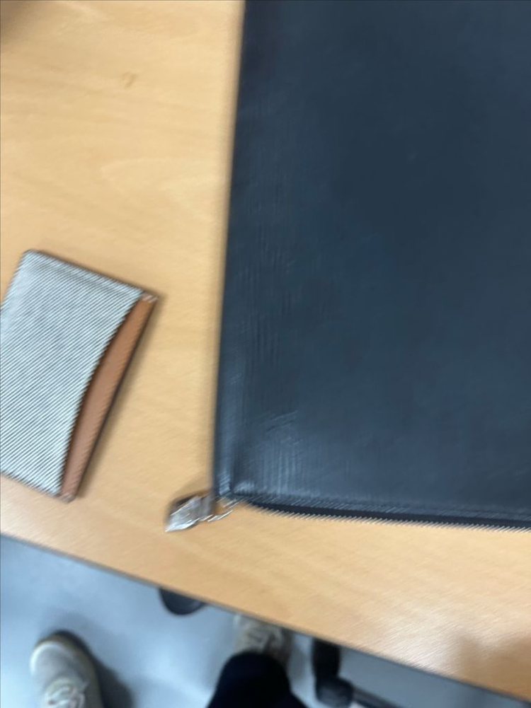 루이비통 블랙 가죽 카드클러치백--3