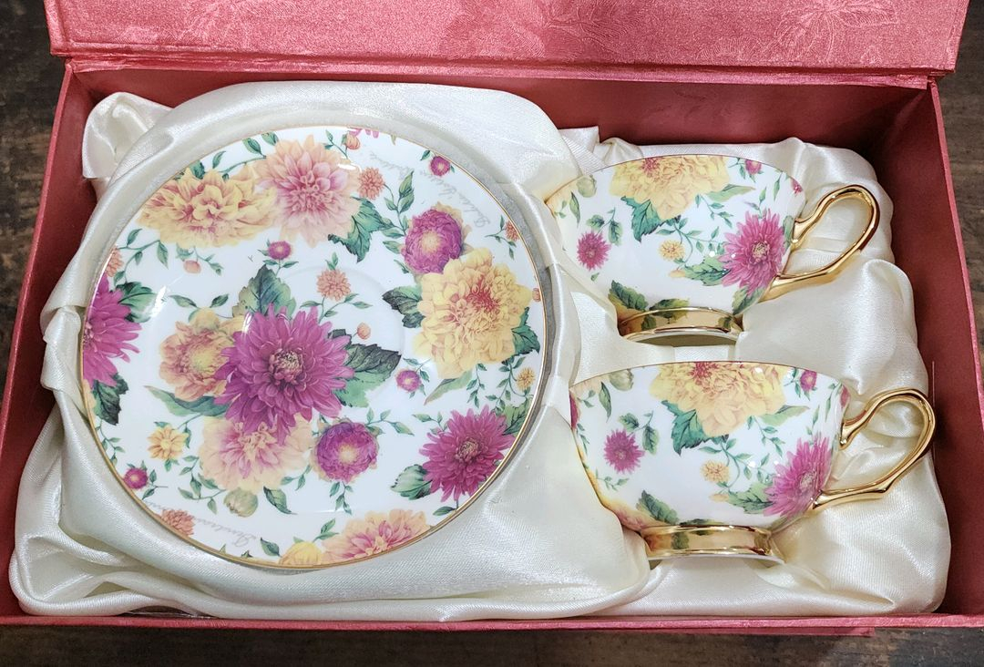 예쁜 본차이나 커피잔 찻잔 2조.--2