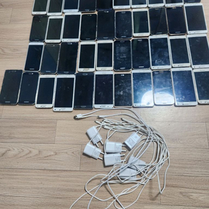 정상 작동 구형폰 중고 스마트폰 40개 및 5핀 충전기 판매합니다