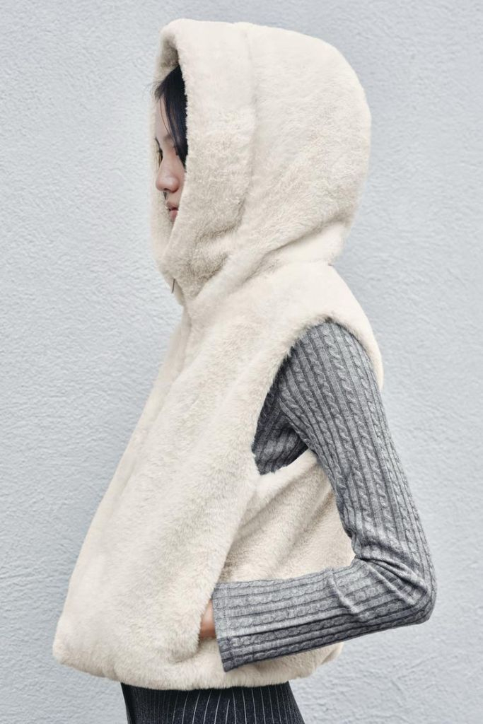 [급처/무배]ZARA 자라 페이크 퍼 후드 베스트--1