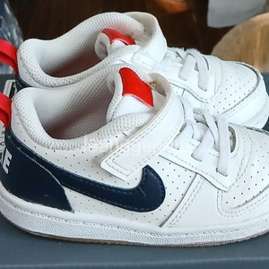 나이키키즈 코트버로우 140사이즈운동화 이미지