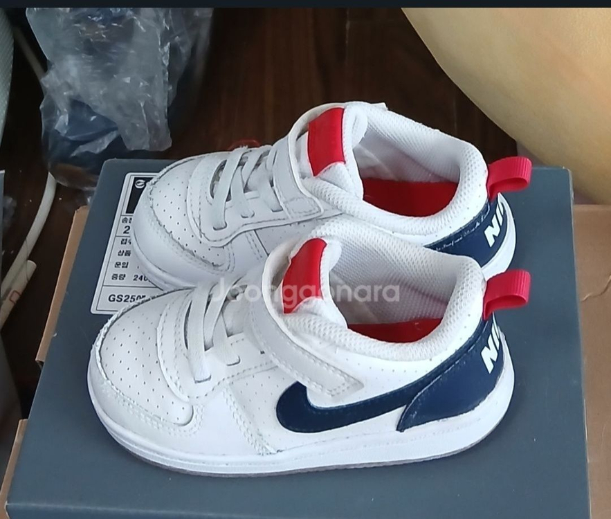 나이키키즈 코트버로우 140사이즈운동화 이미지