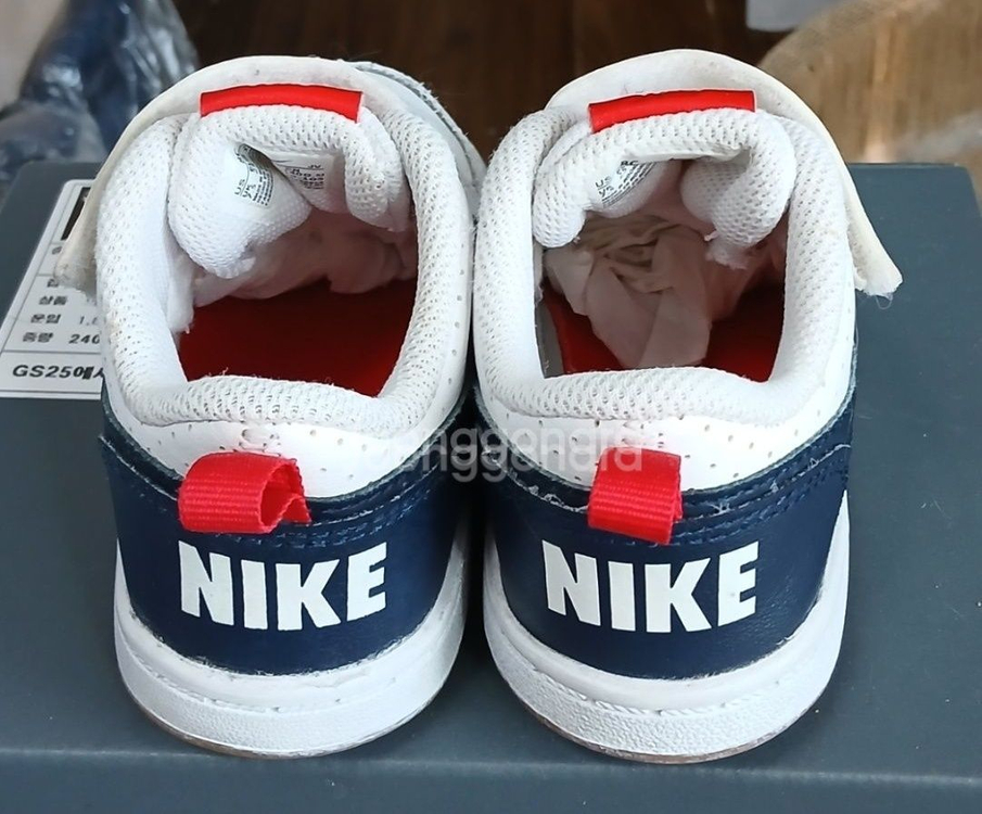 나이키키즈 코트버로우 140사이즈운동화 이미지