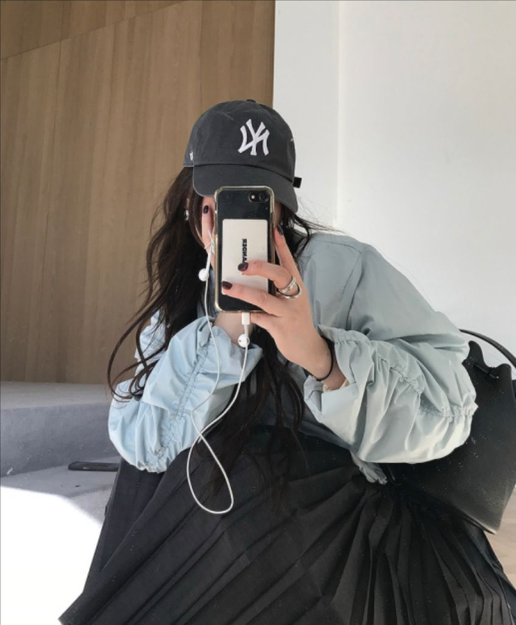 마크들리 딥뮤즈 아루드 위드아웃썸머 비애브선트마인디드 조이드비비에 미뉴에트 페미니크 그랑블룸 므앤 가내스라 미닝아웃--1