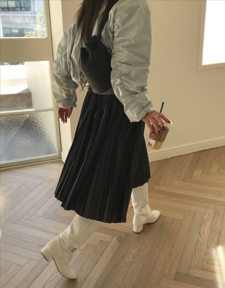 마크들리 딥뮤즈 아루드 위드아웃썸머 비애브선트마인디드 조이드비비에 미뉴에트 페미니크 그랑블룸 므앤 가내스라 미닝아웃--3