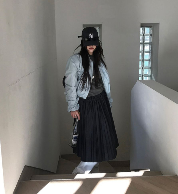 마크들리 딥뮤즈 아루드 위드아웃썸머 비애브선트마인디드 조이드비비에 미뉴에트 페미니크 그랑블룸 므앤 가내스라 미닝아웃--5