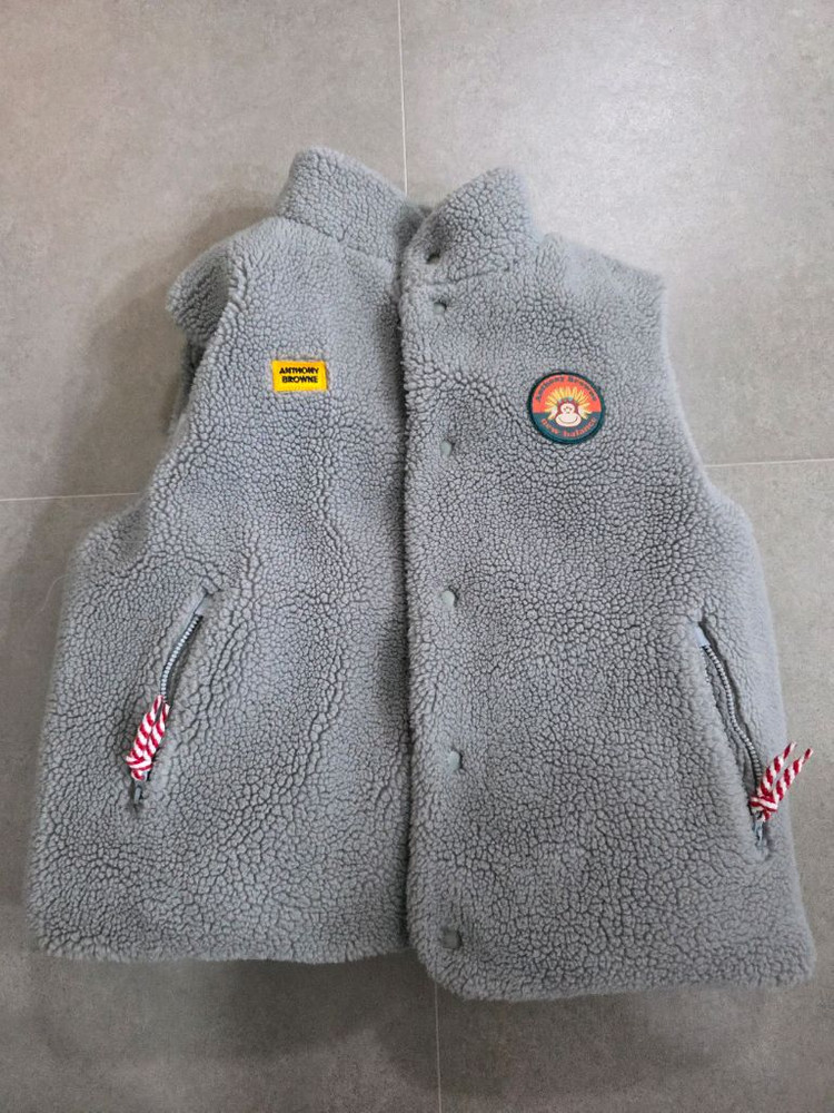 뉴발란스키즈 앤서니 브라운 덤블 리버서블 베스트 130사이즈 팝니다. 이미지