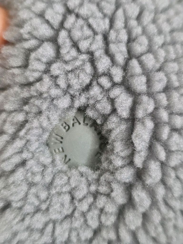 뉴발란스키즈 앤서니 브라운 덤블 리버서블 베스트 130사이즈 팝니다. 이미지