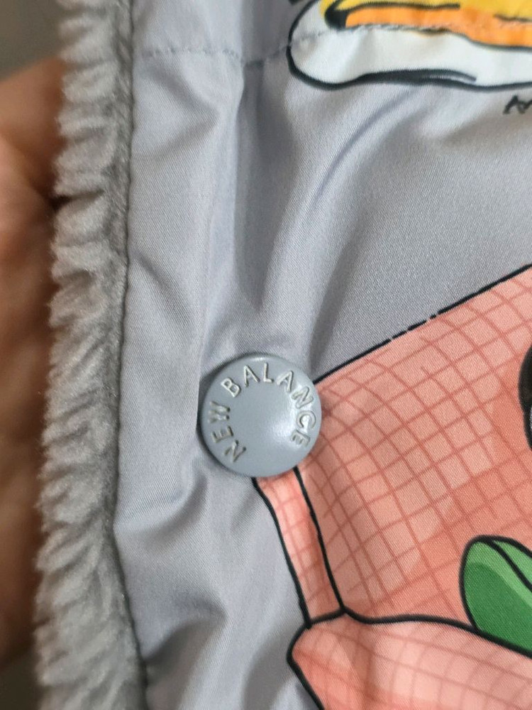 뉴발란스키즈 앤서니 브라운 덤블 리버서블 베스트 130사이즈 팝니다. 이미지