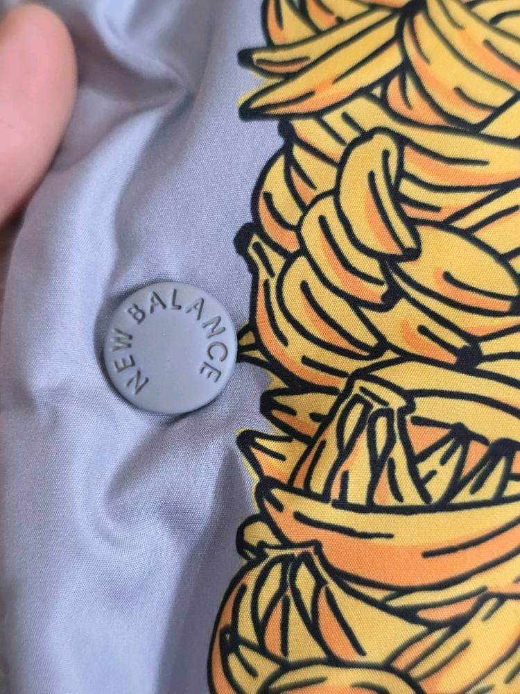 뉴발란스키즈 앤서니 브라운 덤블 리버서블 베스트 130사이즈 팝니다. 이미지