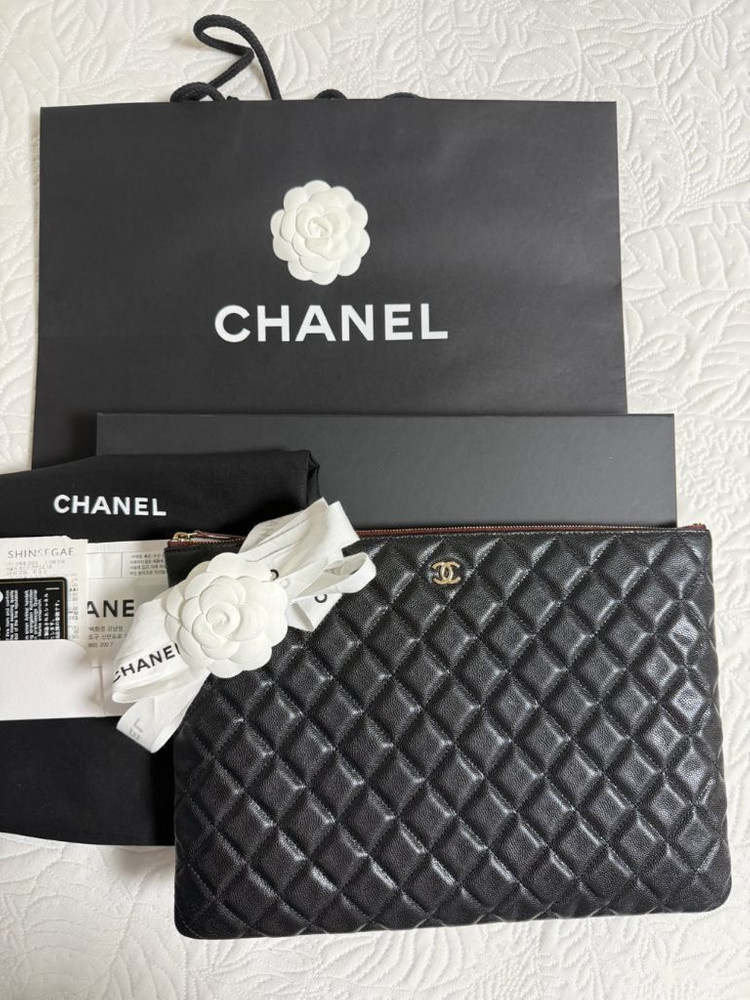 샤넬 블랙 퀼팅 금장클러치 파우치 라지--1