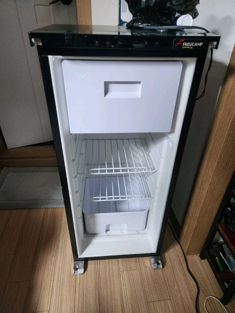 90리터 미니 냉장고 이미지