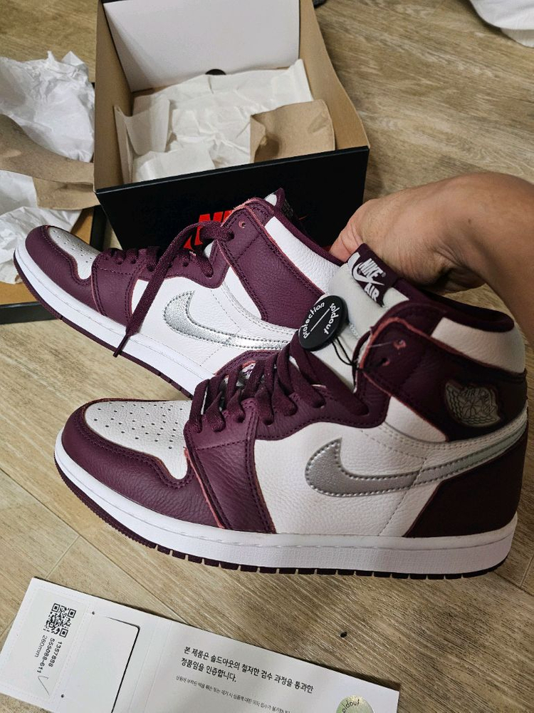 조던 1 레트로 하이 OG 보르도 555088-611--4