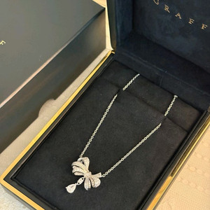 그라프 틸다의보우 목걸이