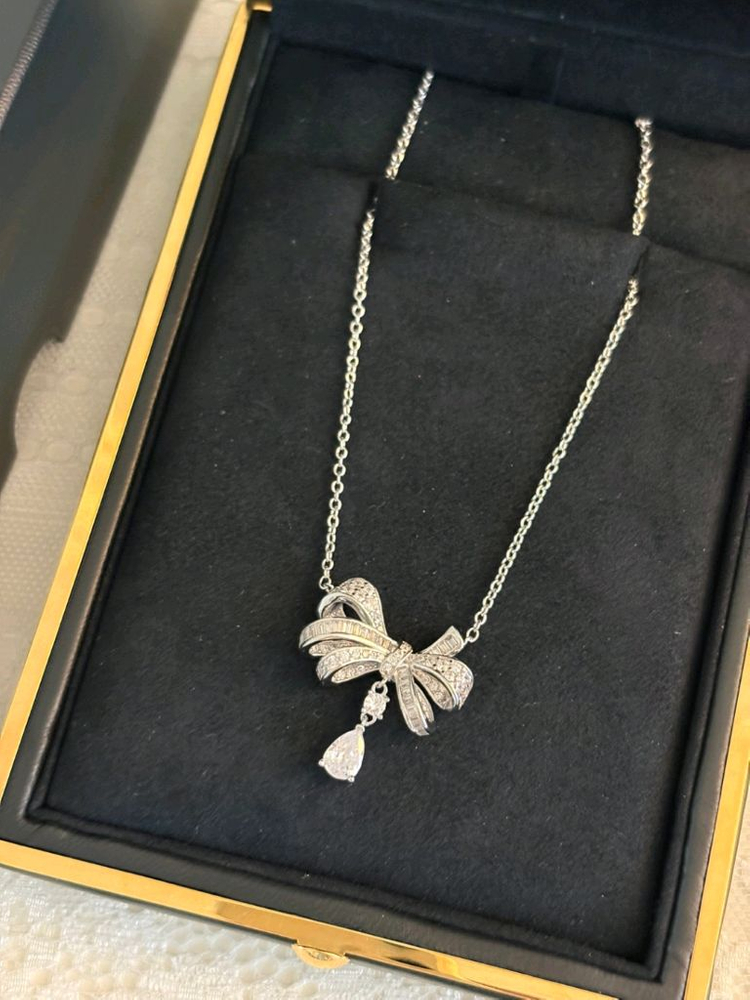 그라프 틸다의보우 목걸이--2