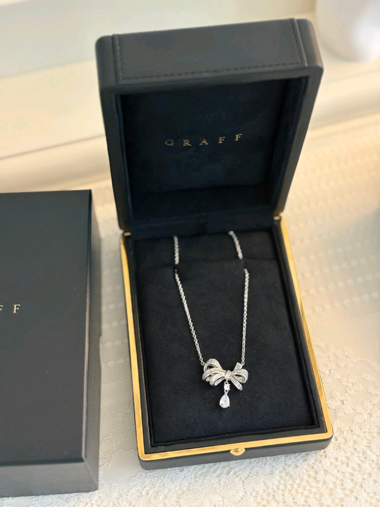 그라프 틸다의보우 목걸이--3