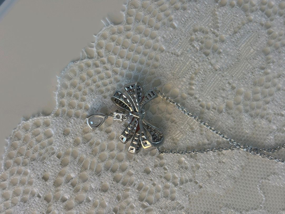 그라프 틸다의보우 목걸이--5