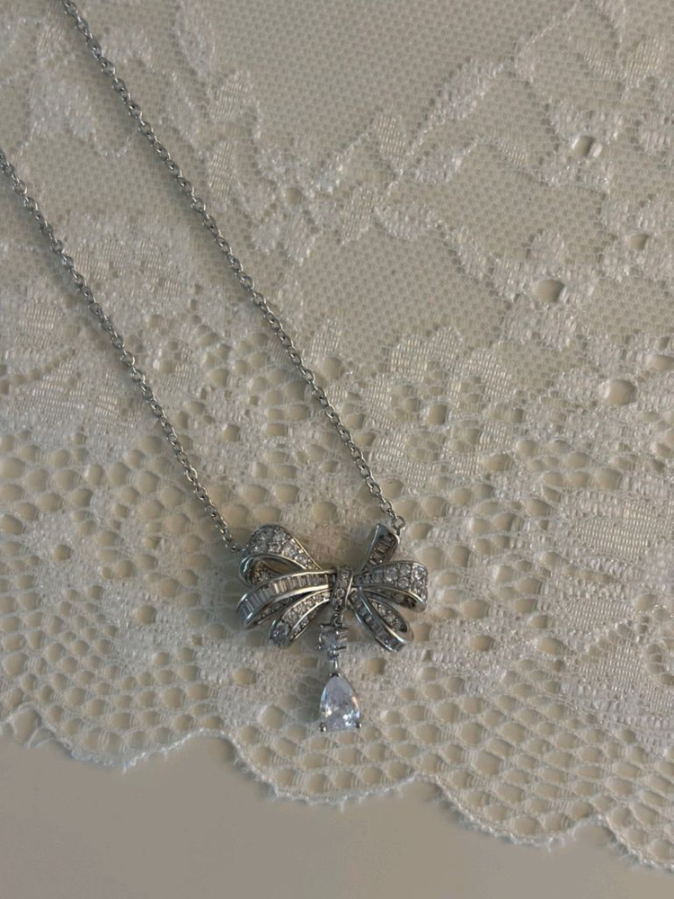 그라프 틸다의보우 목걸이--6