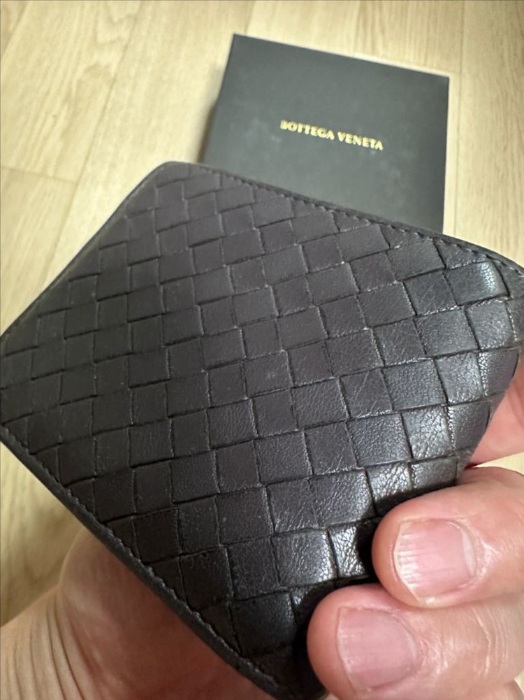 보테가 베네타 인트레치아토 반지갑 다크브라운--1