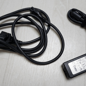 삼성노트북 어댑터 판매합니다.