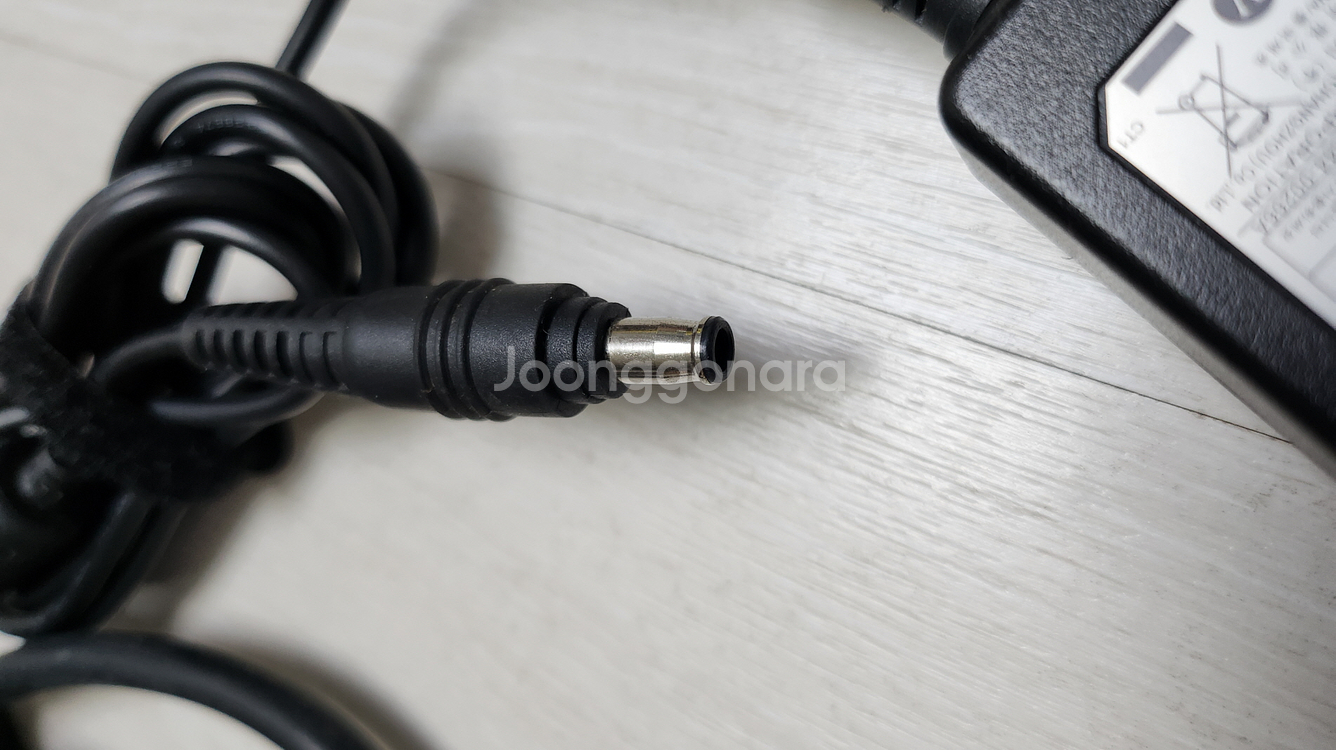 삼성노트북 어댑터 판매합니다.--2