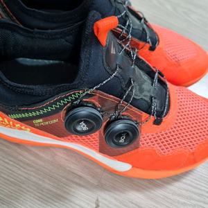 BOA 다이얼 배드민턴화