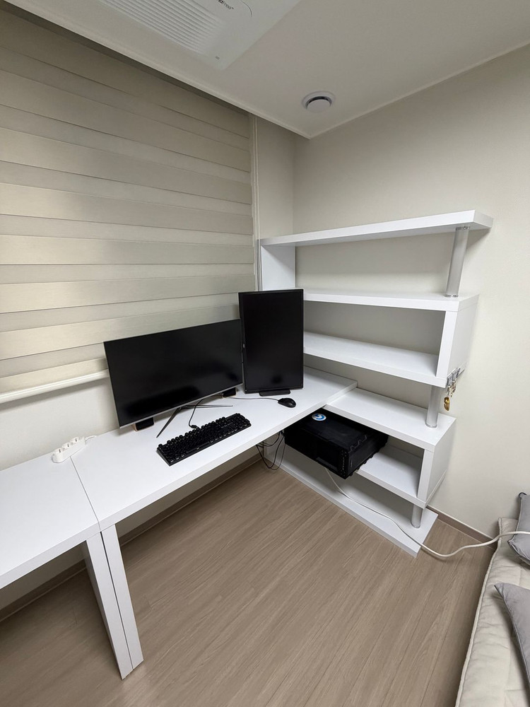 깔끔한 디자인 화이트 색상 책상 수납장 세트 판매합니다. 이미지