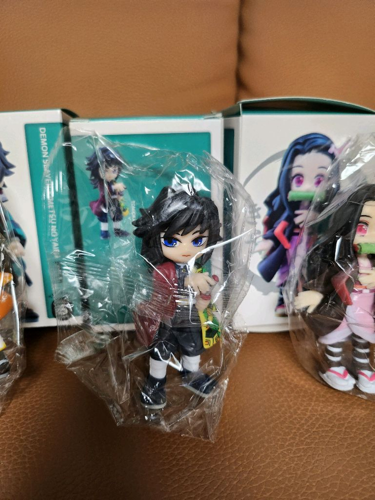 귀멸의칼날 기유, 젠이츠, 탄지로, 네즈코 미니 피규어 4개일괄--2