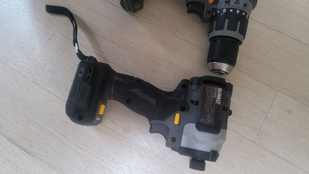 맥라렌 브러시리스 임팩드릴,충전 해머드릴 팝니다.--1