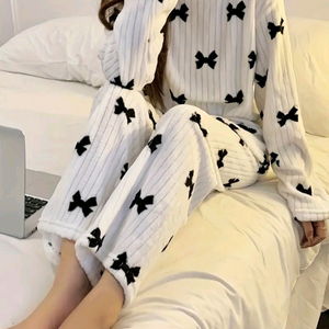 리본 수면 파자마 세트