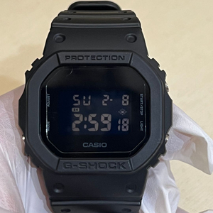 지샥 판매합니다. DW-5600BB-1DR