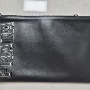 프라다 정품 사피아노 이니셜 클러치백 거의새것
