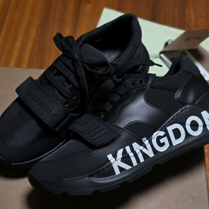 정품 버버리 Ramsey 킹덤 스니커즈 올블랙 37 미착용 새제품