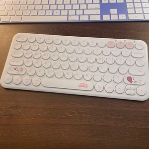 (USB연결포트 포함) 로지텍 블루투스 키보드 라인프렌즈 에디션 로지텍키보드 블루투스키보드 아이패드 연결