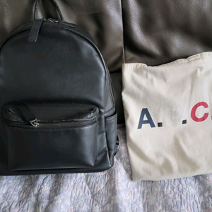 moins de 레더백팩 가죽 가방 이미지