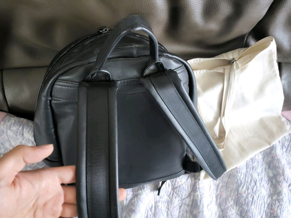 moins de 레더백팩 가죽 가방 이미지