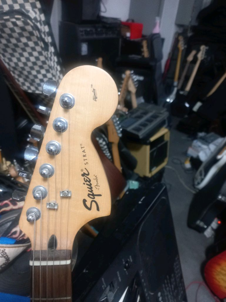 스콰이어 펜더 어피니티 일렉기타 이미지