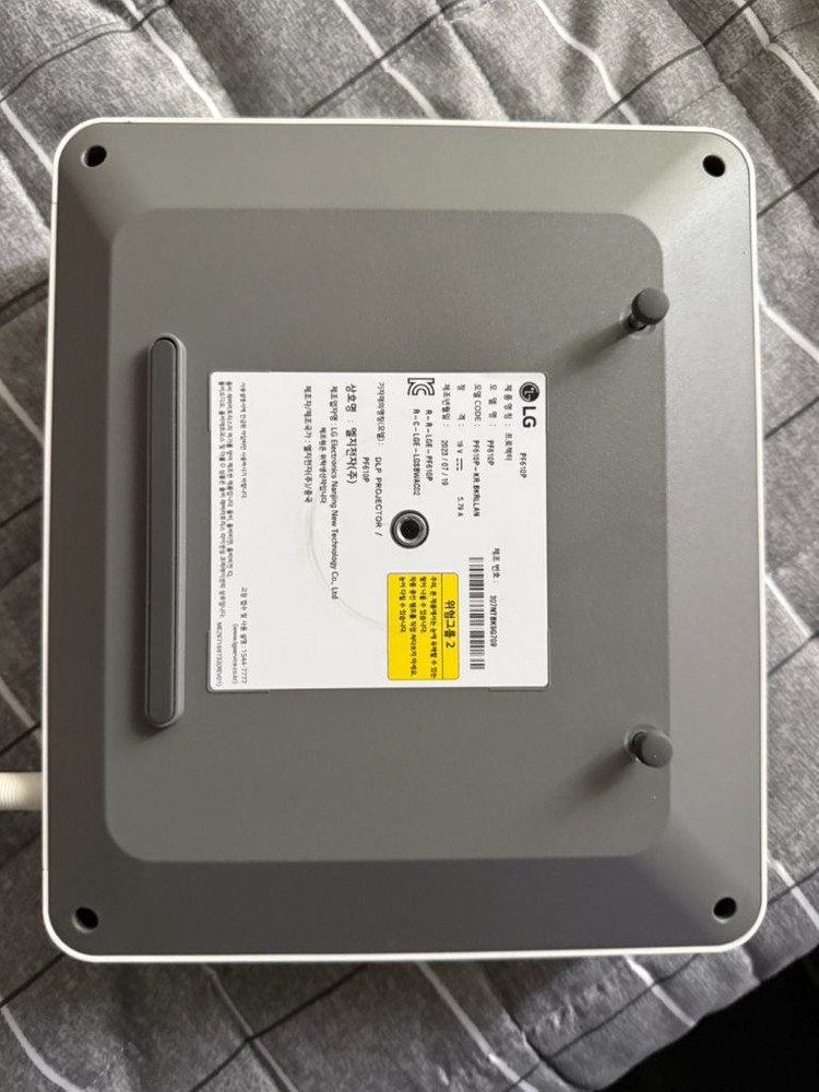 고장난 LG 빔프로젝터 PF610P 제품팝니디.--1