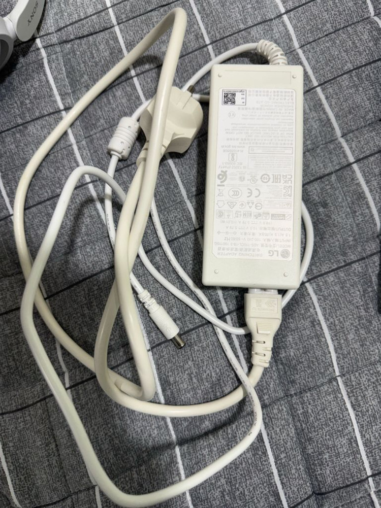 고장난 LG 빔프로젝터 PF610P 제품팝니디.--2