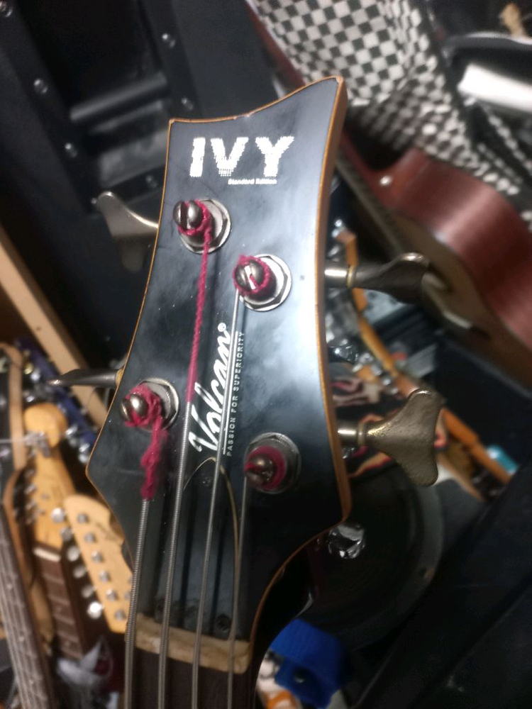 볼캔 IVY 베이스기타--1