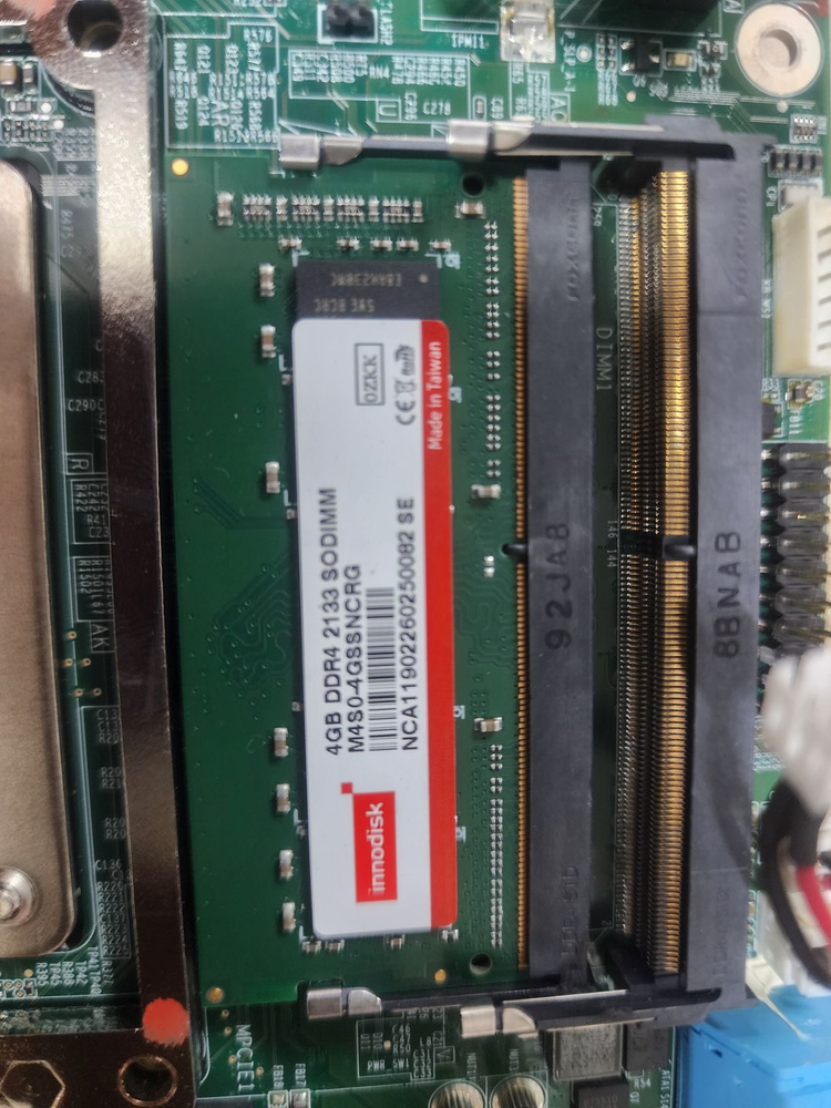 팬리스(fanless) 산업용 임베디드 박스 PC의 메인보드와 CPU--2