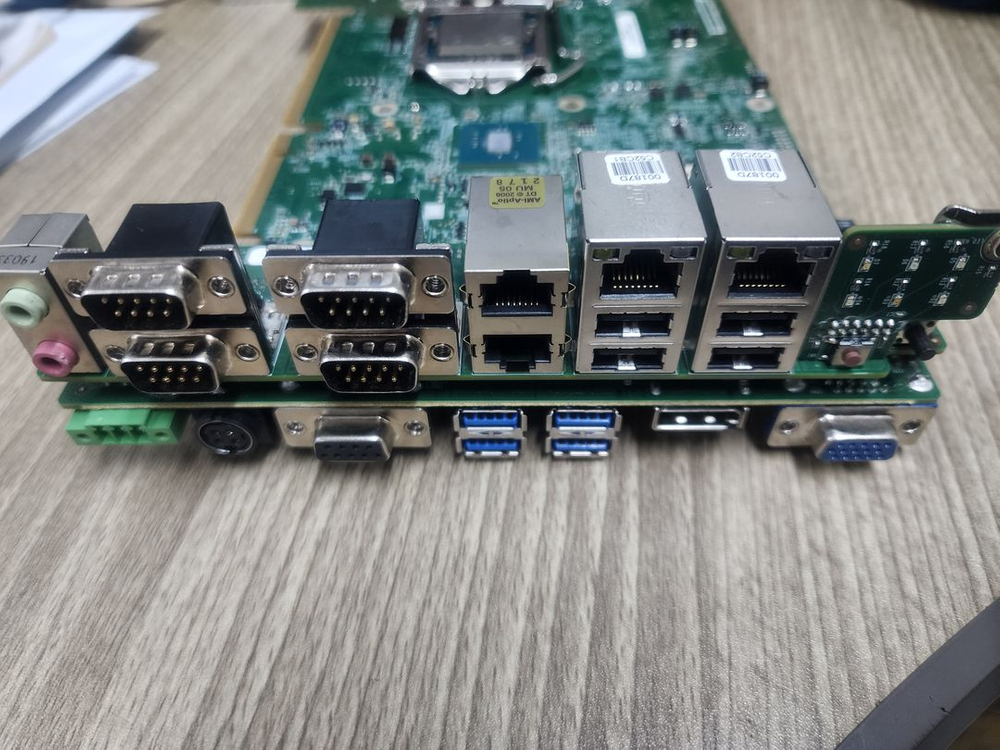 팬리스(fanless) 산업용 임베디드 박스 PC의 메인보드와 CPU--4