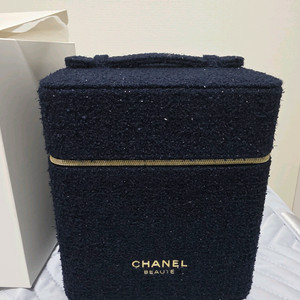 샤넬 코스메틱 홀리데이 베니티 박스.파우치?