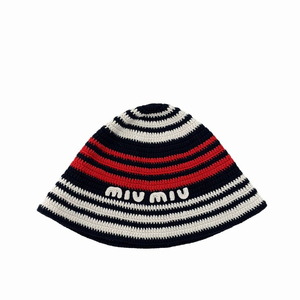 [OS] 미우미우 여성 로고 크로셰 스트라이프 니트 비니 버킷햇 모자