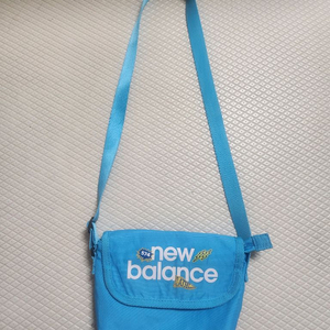 뉴발란스키즈 크로스백