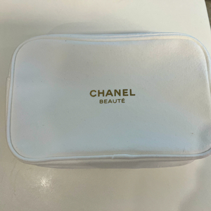 샤넬 코스메틱 화이 파우치