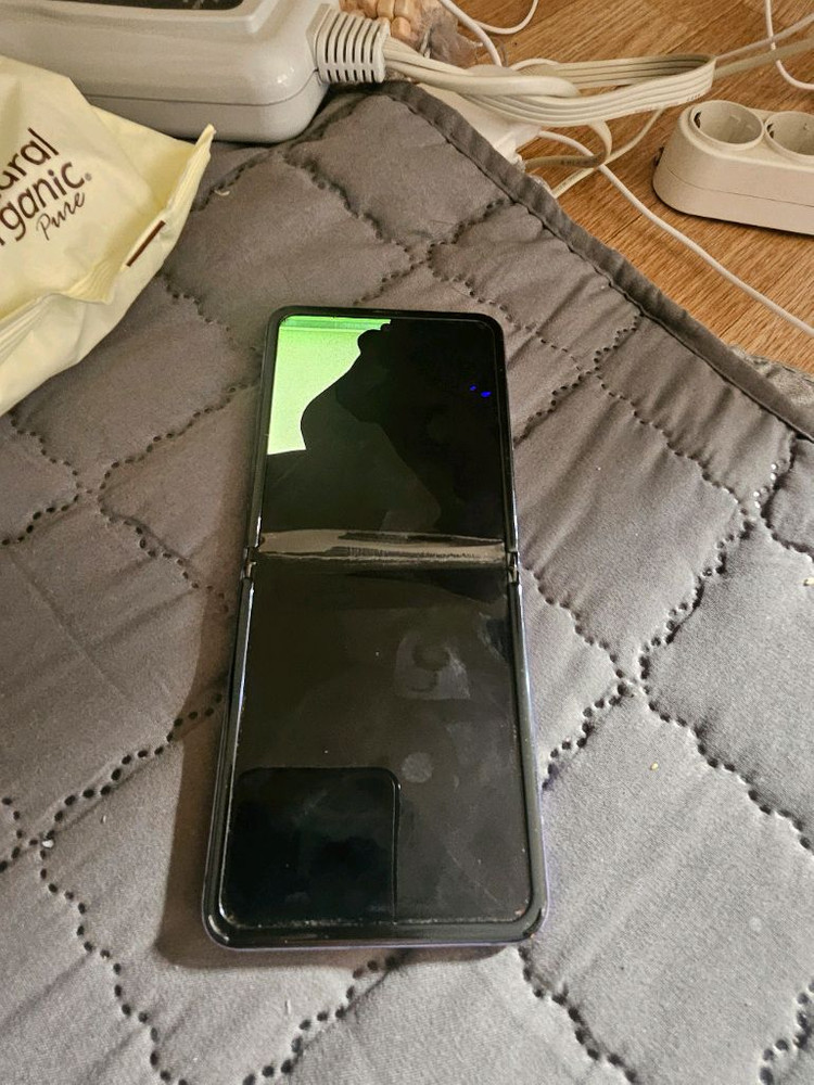 갤럭시 z플립1 부품폰 파손폰 팝니다--3