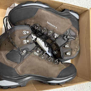 로바 까미노 EVO GTX UK8.5 브라운 새상품