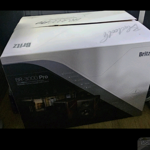 브리츠 br-3000pro 북쉘프 블루투스 스피커(좌우 스피커 무선 연결), 스탠드 1조 같이 드립니다.
