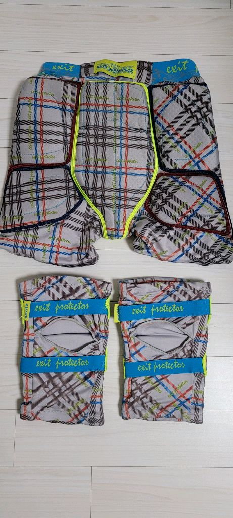 스노우보드 보호대 엑시트 스키 엉덩이보호대 무릎보호대 S사이즈--1